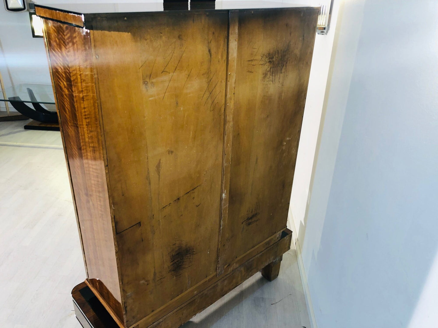 1930er Art Deco Vitrinen Schrank aus Nussbaumholz