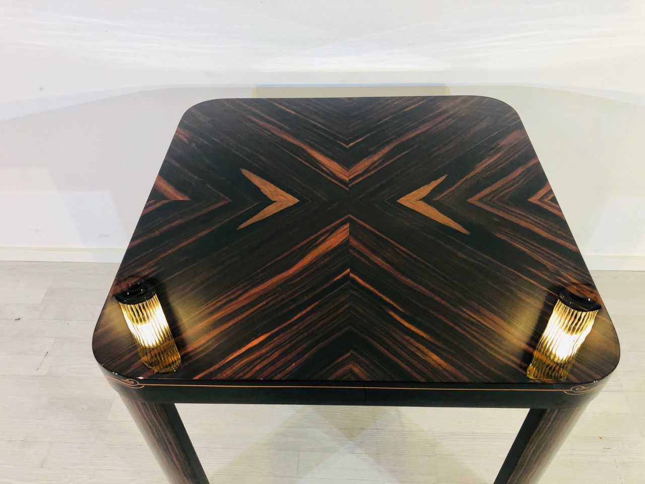 Art Deco Kaffeetisch Beistelltisch aus Makassarholz