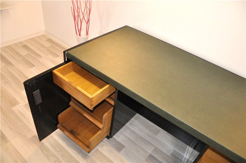Massiver Art Deco Schreibtisch mit Lederplatte