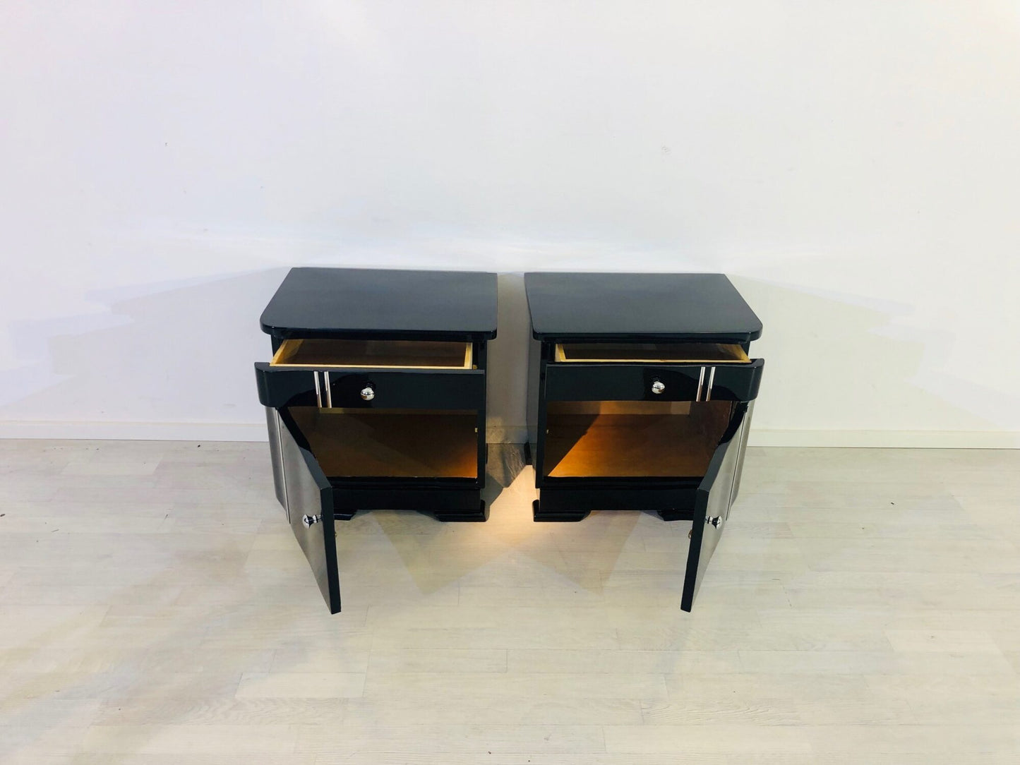 Schwarze Art Deco Nachtschränke