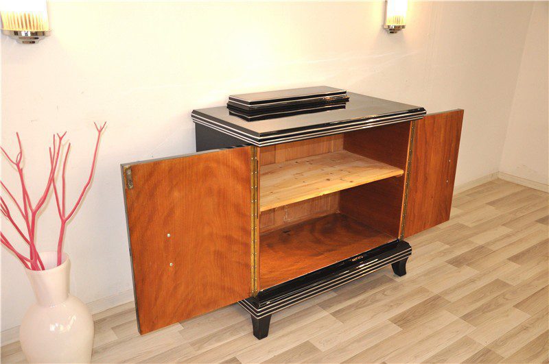 Zierliche formschöne Art Deco Kommode