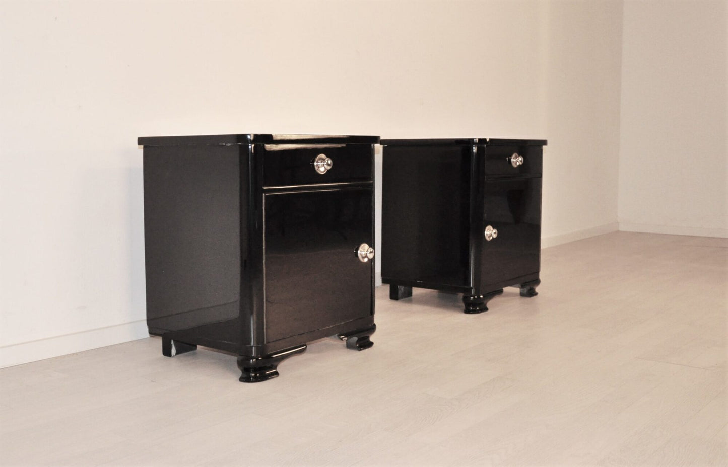 Schwarze Art Deco Nachtschränke 1920er Jahre