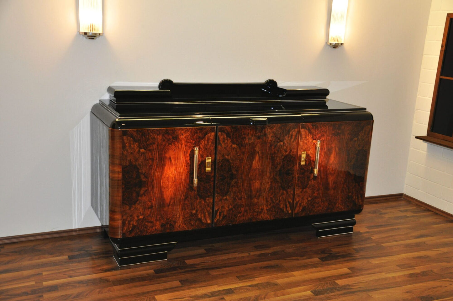 Original 1920er Art Deco Sideboard Wurzelholz mit Messinggriffen