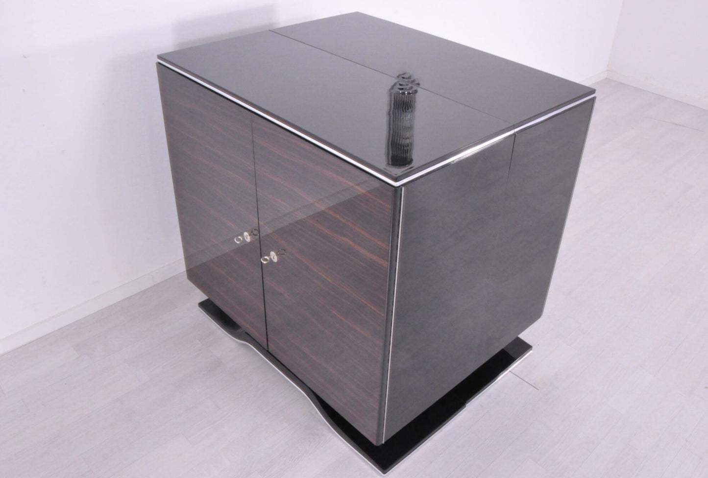 Makassar Holz Kommode im Art Deco Design