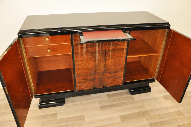 Hochglänzende Art-Deco-Kommode mit gebogenen Türen