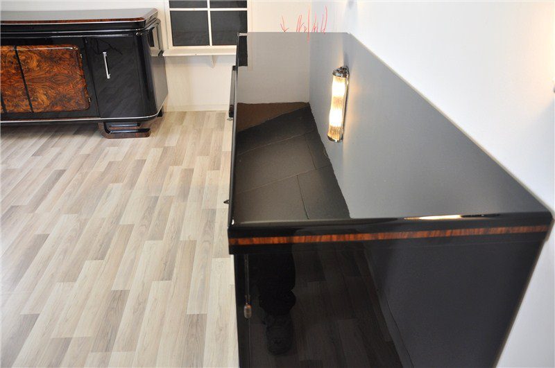 Schlichtes Sideboard mit tollen Füßen