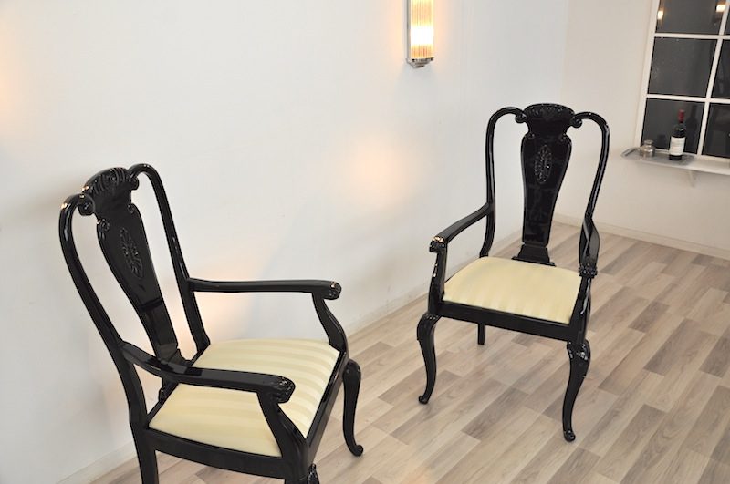 Paar neu gepolsterter Art-Deco-Stühle