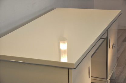 Weißer Art-déco-Schreibtisch – Hochglanzlackierung