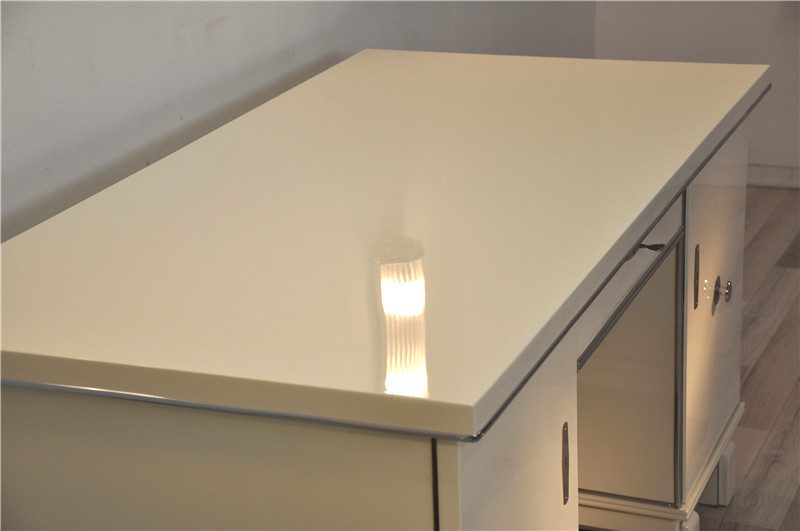 Weißer Art-déco-Schreibtisch – Hochglanzlackierung