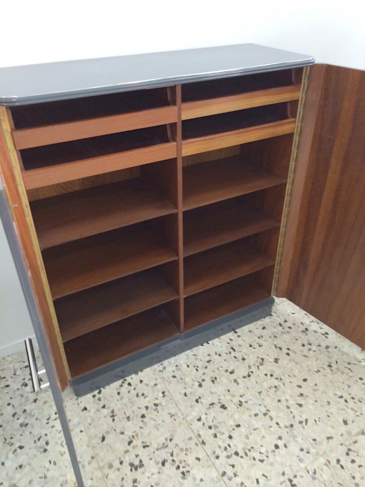 Art Deco Chromliner Schrank Grau Metallic