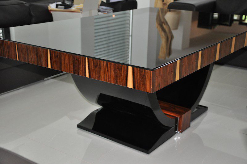 Art Deco Couchtisch mit wundervollem Furnier