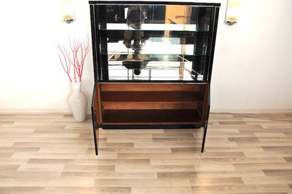 Art Deco Vitrine mit schöner Hohlkehle und Beleuchtung