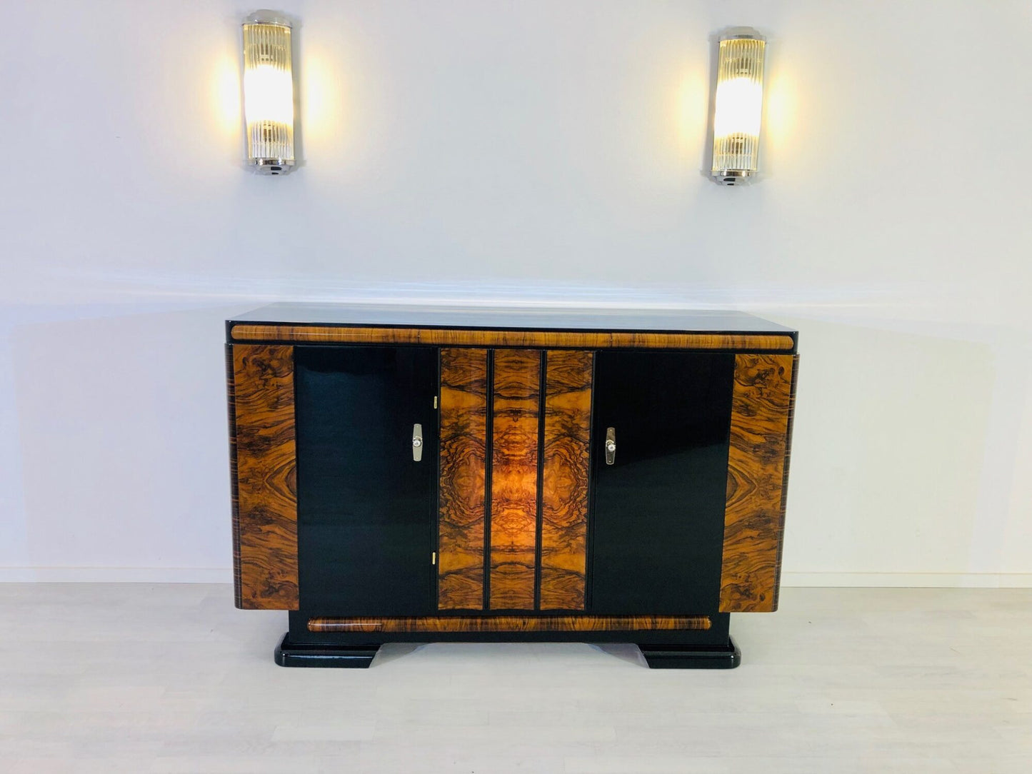 Walnuss und Makassar Art Deco Sideboard aus den 1940er Jahren