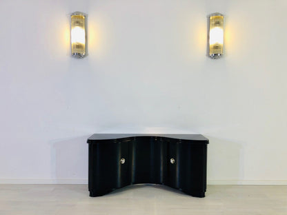 Französische Art Deco Kommode mit geschwungenen Türen und Serpentinen Design