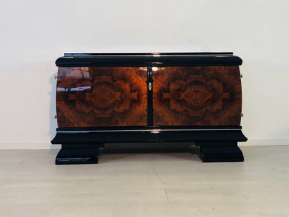 Nussbaum Lowboard aus dem Art Deco