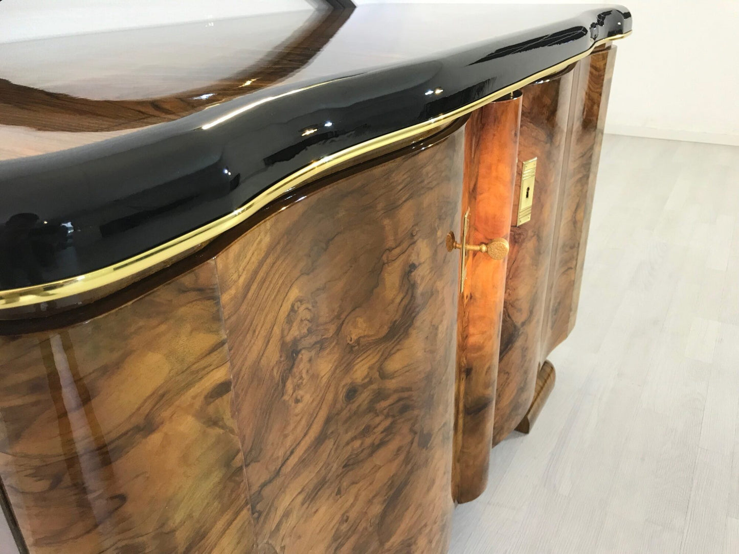 Art Deco Kommode Kaukasisches Nussbaumholz