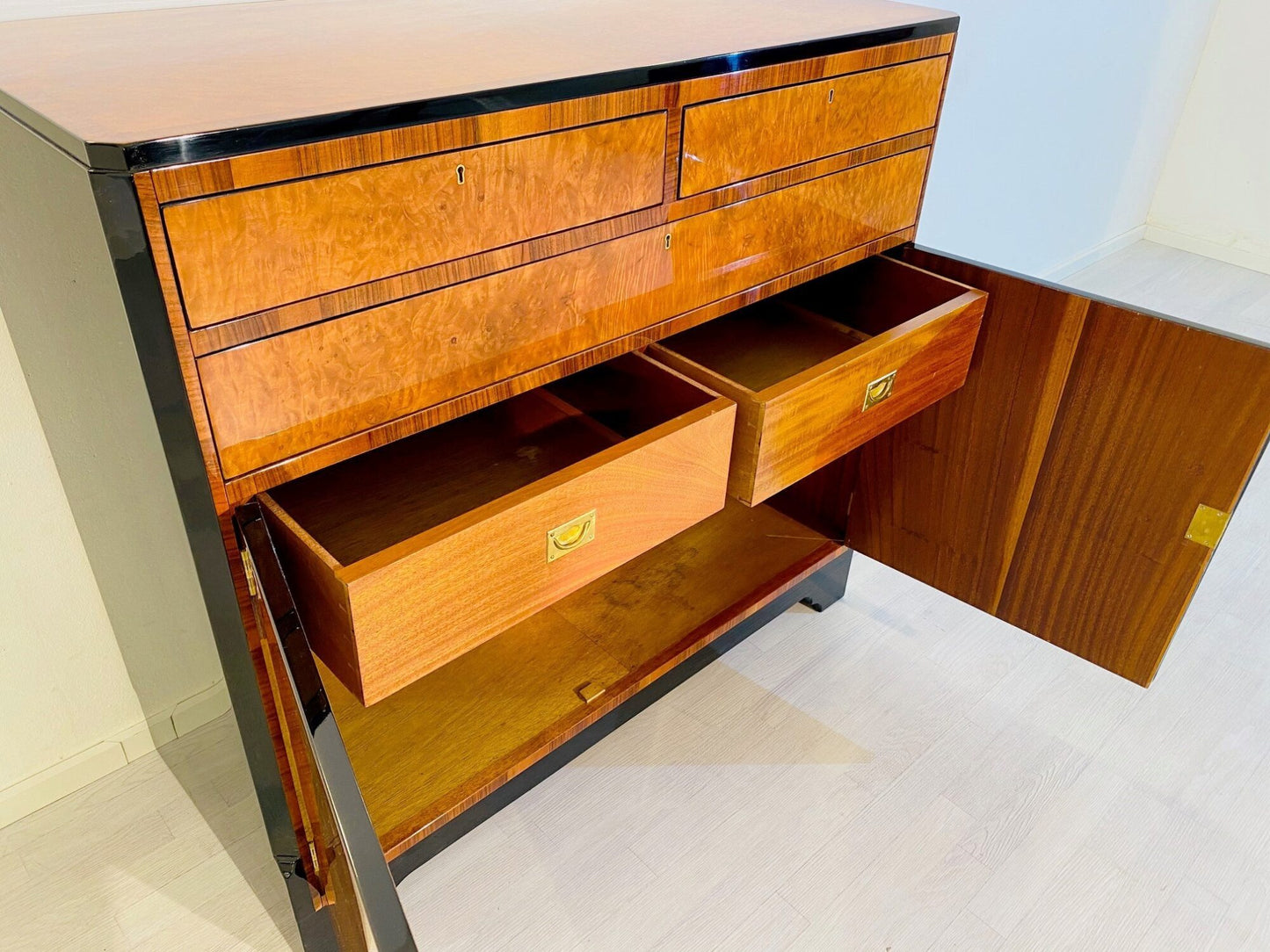 Art Deco Herrenkommode Wurzelholz und Klavierlack
