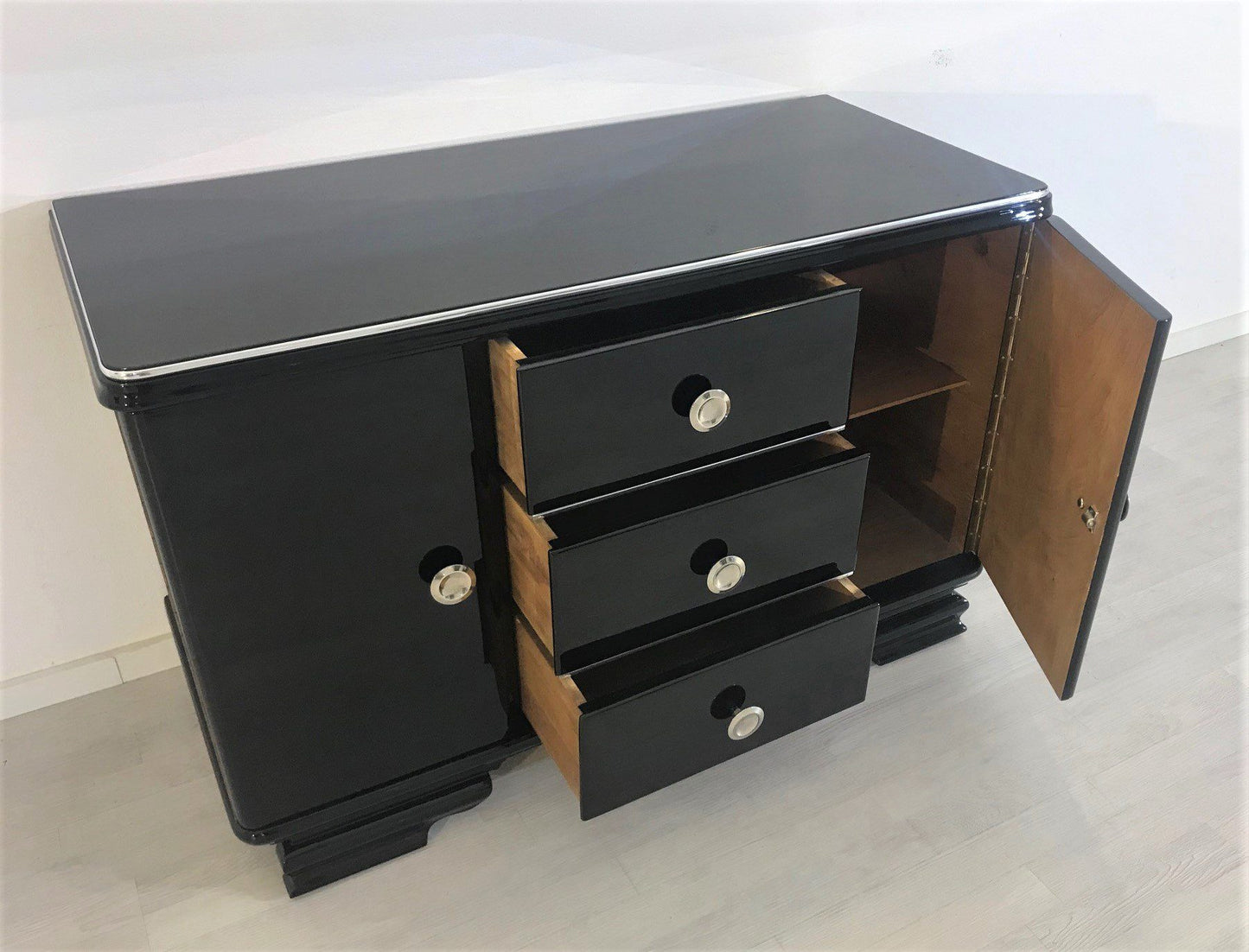 Kleine Art Deco Kommode in Hochglanz-Schwarz 1930er
