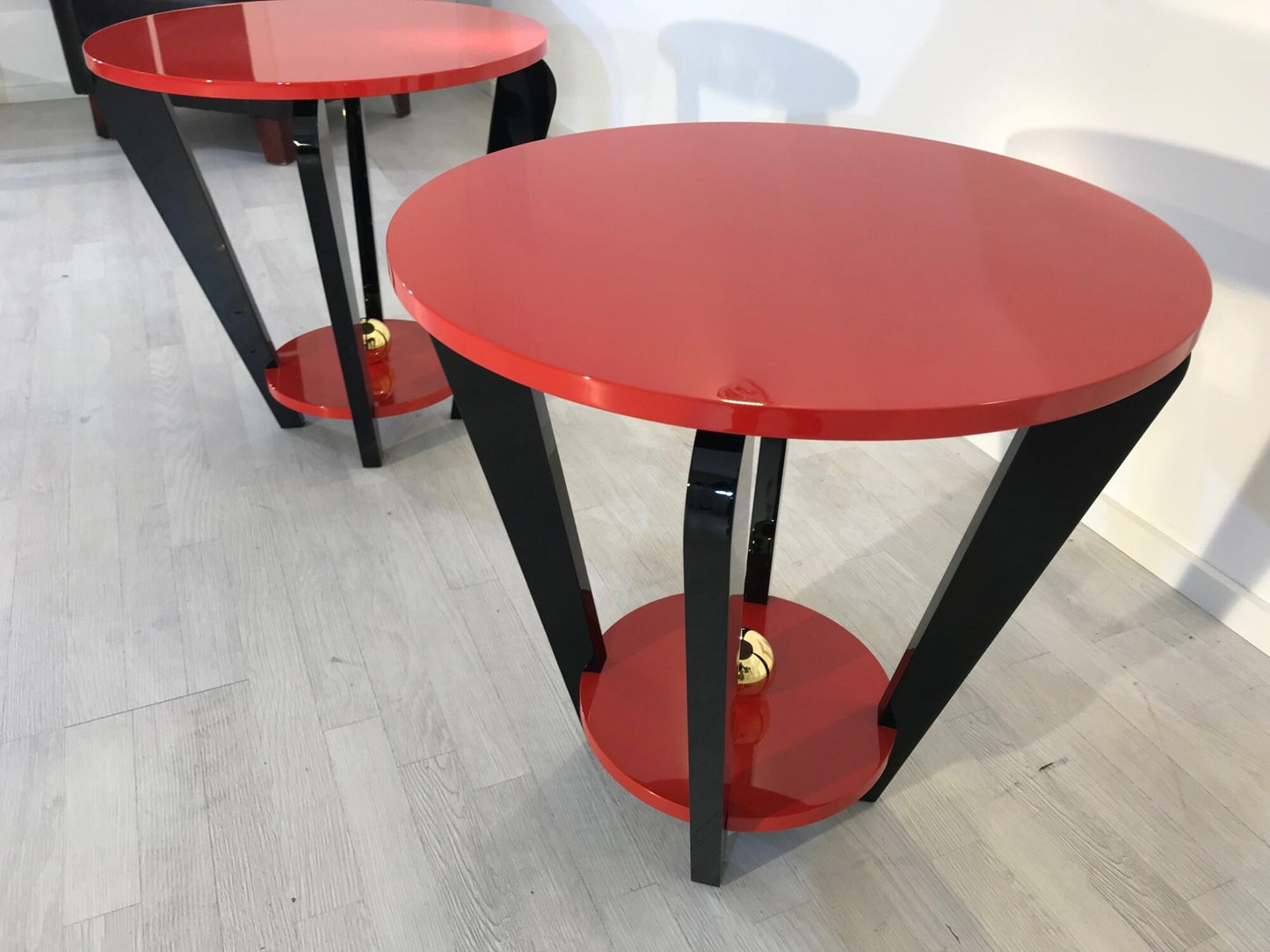 Pärchen Rot & Schwarzer Beistelltische im Art Deco Design