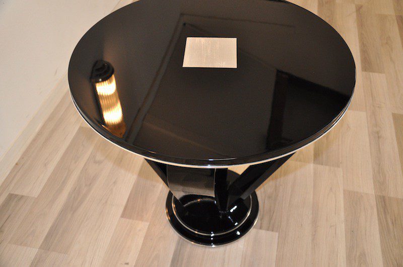 Art Deco Kronen Beistelltisch mit Metall Applikationen