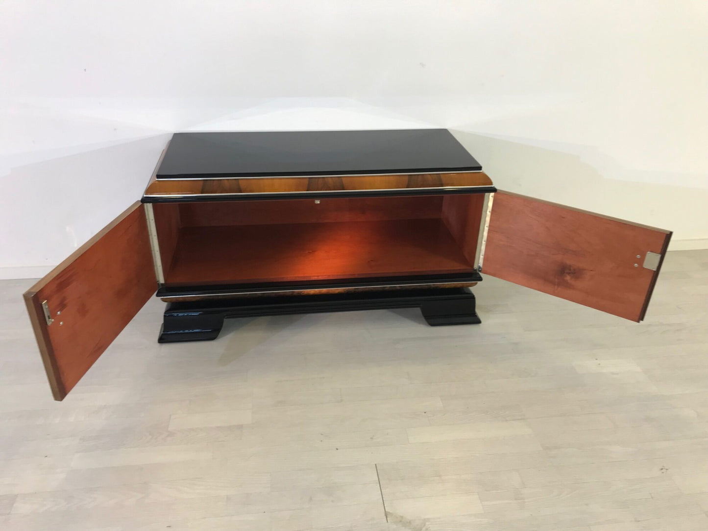 Kleines Art-Deco-Lowboard
