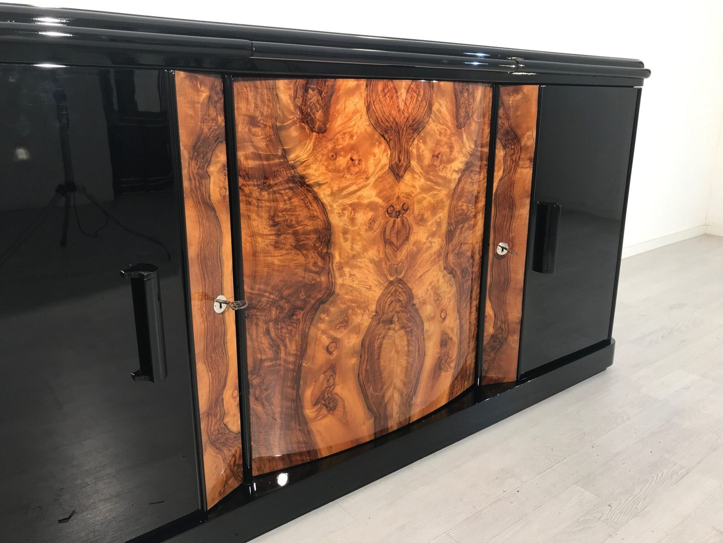Walnuss Wurzelholz Sideboard aus Frankreich 1930er Jahre