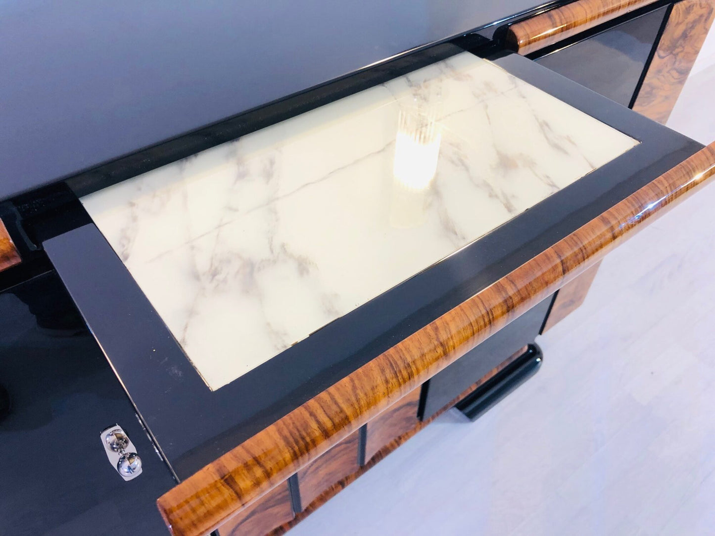 Walnuss und Makassar Art Deco Sideboard aus den 1940er Jahren