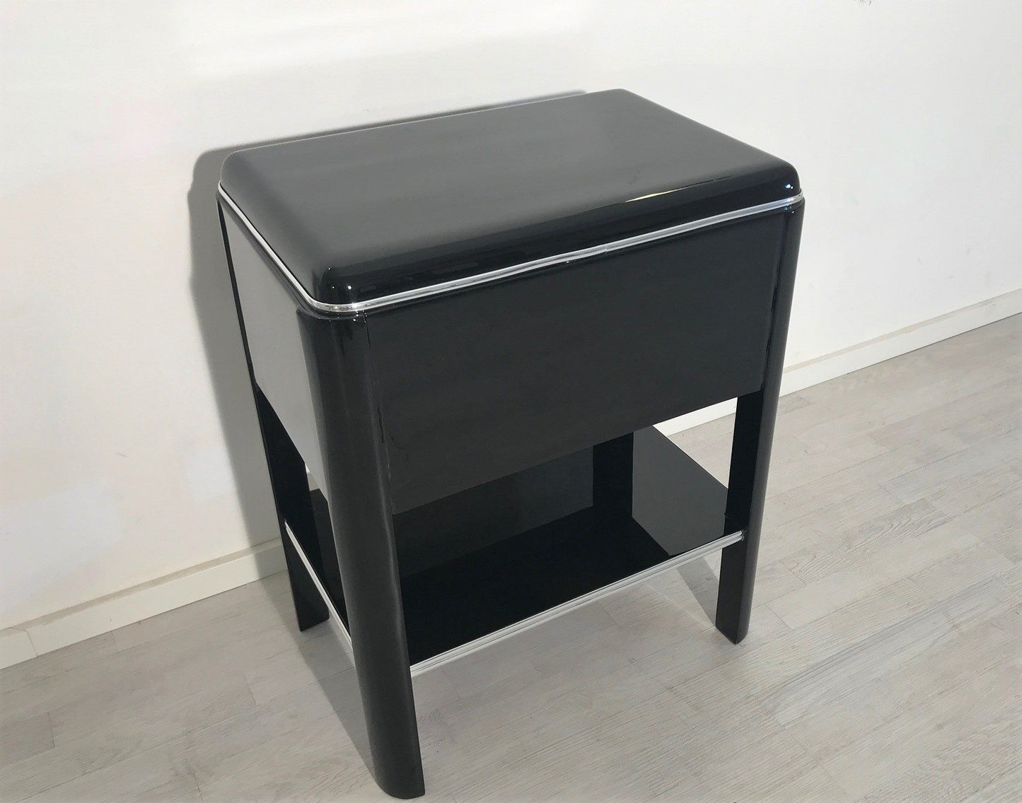 1920er Art Deco Beistelltisch mit Schubläden