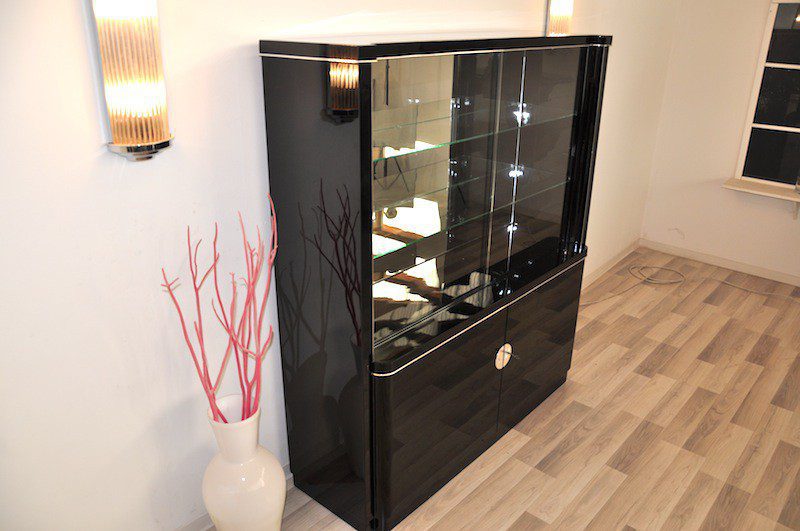Art Deco Vitrine mit schöner Hohlkehle und Beleuchtung