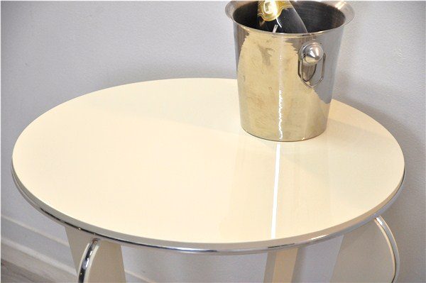 Art-Deco-Beistelltisch mit Chromapplikationen