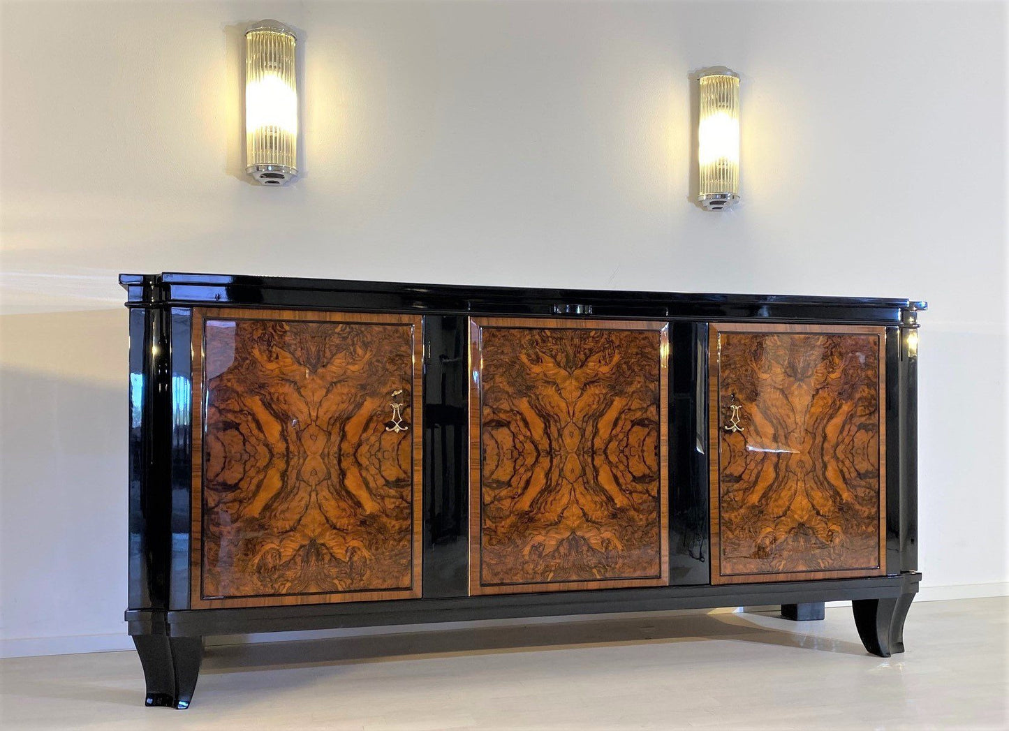 Französisches Art Deco Sideboard Nussbaum 1930er Jahre