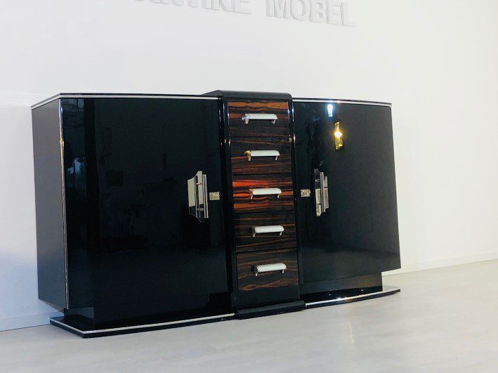 Art Deco Sideboard mit einer wundervollen Form