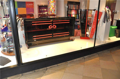 Einmaliges Art Deco Sideboard mit roten Verzierungen