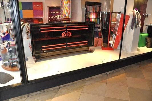 Einmaliges Art Deco Sideboard mit roten Verzierungen