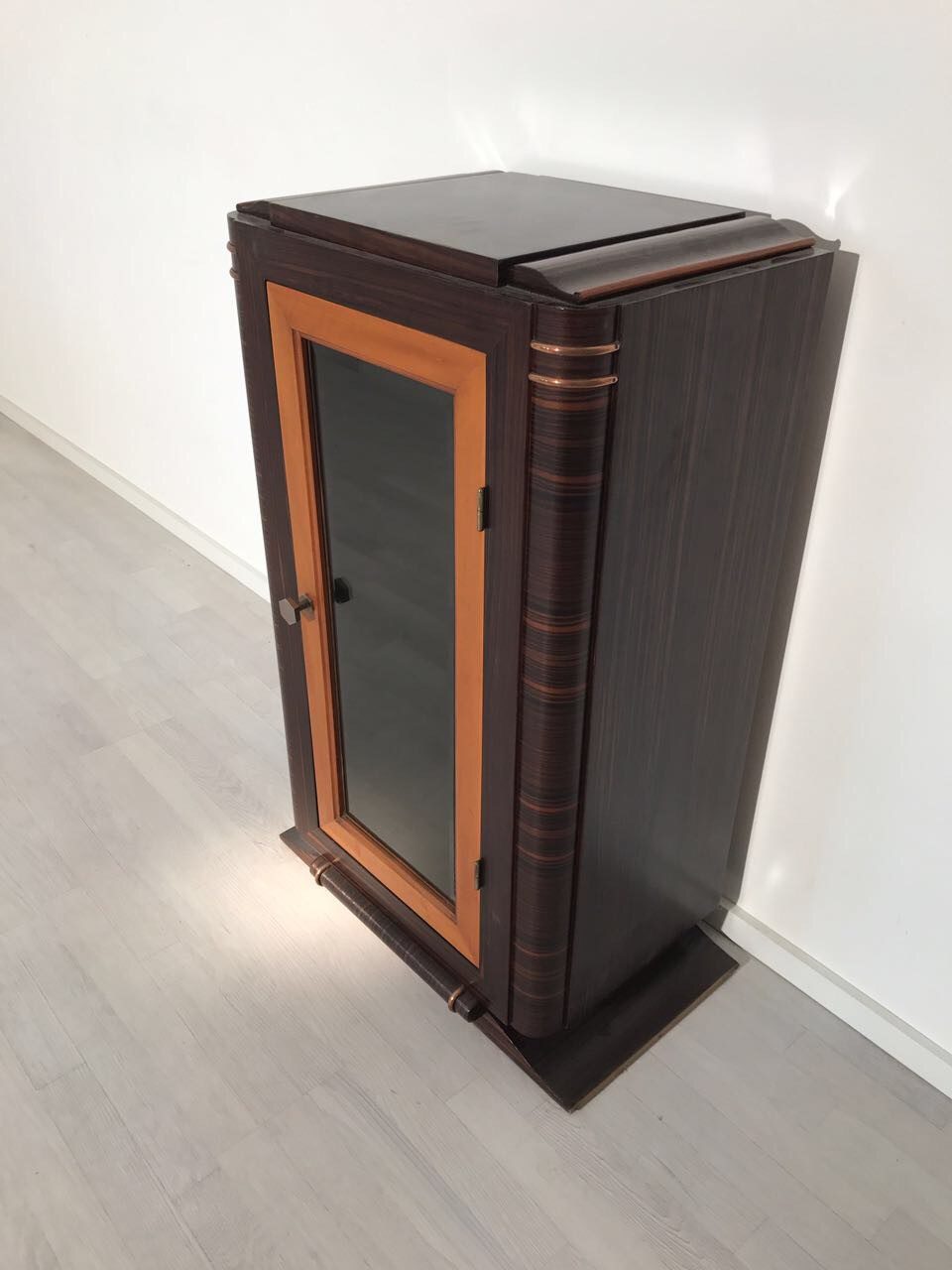 Kleine Art Deco Vitrine aus Makassar-Holz