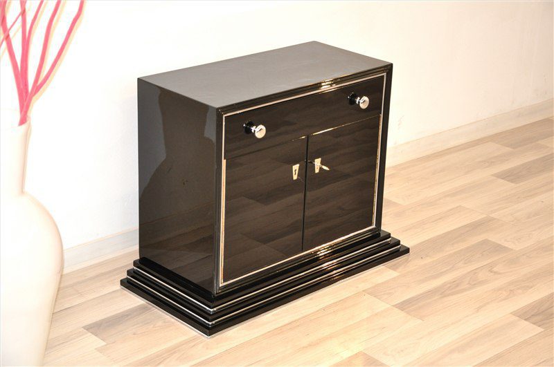 Zierlicher Art Deco Barschrank
