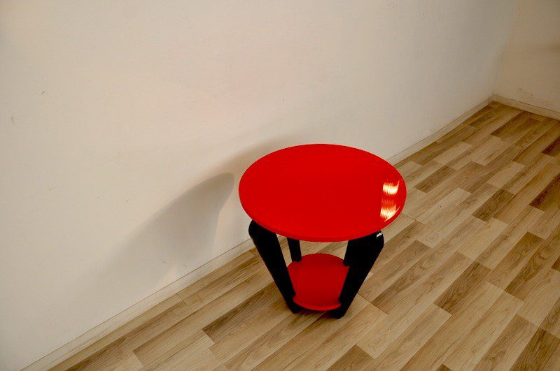 Einmailger Art Deco-Beistelltisch in Feuerrot