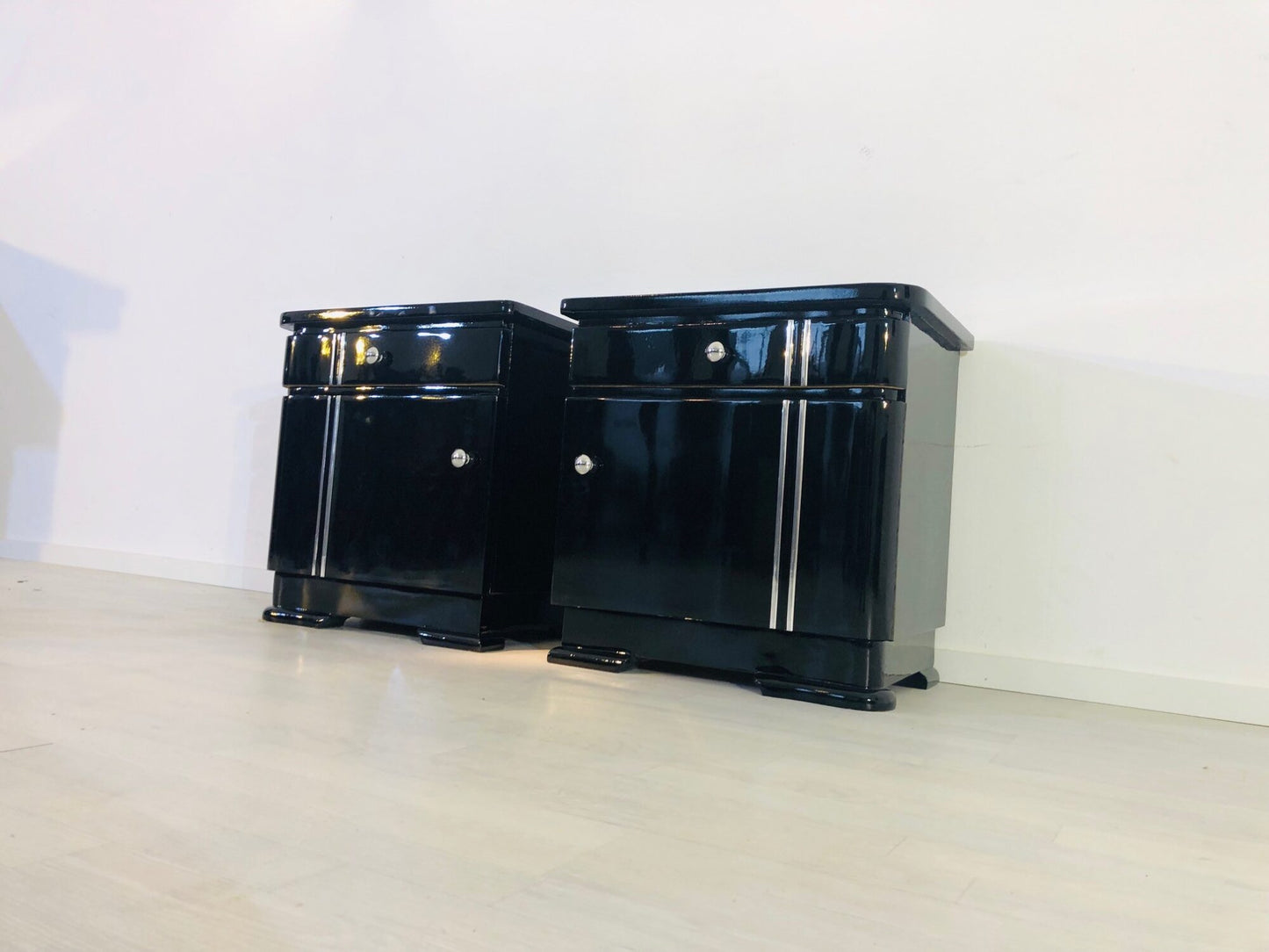 Schwarze Art Deco Nachtschränke