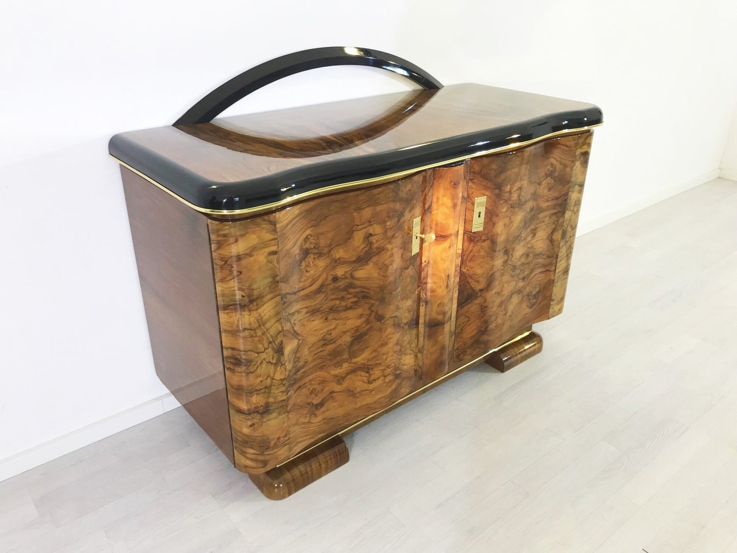 Art Deco Kommode Kaukasisches Nussbaumholz