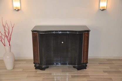 Art-déco-Kommode aus kaukasischem Nussbaumholz