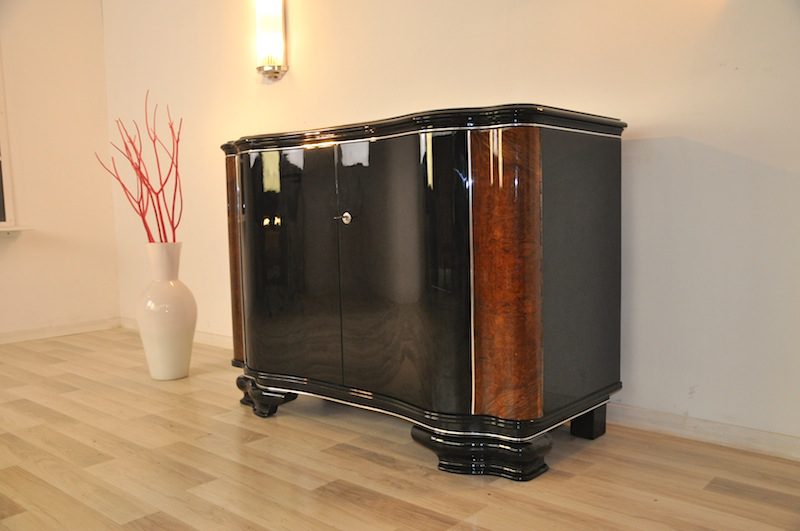 Art-déco-Kommode aus kaukasischem Nussbaumholz