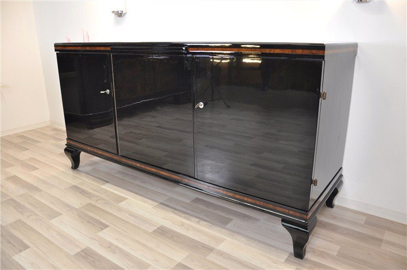 Schlichtes Sideboard mit tollen Füßen