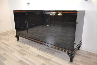 Schlichtes Sideboard mit tollen Füßen