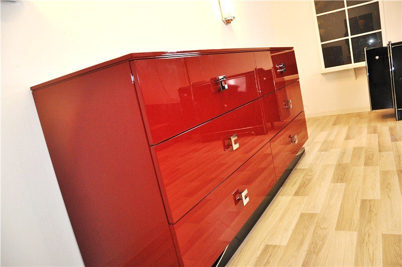 Sideboard im originalen Ferrari Rot