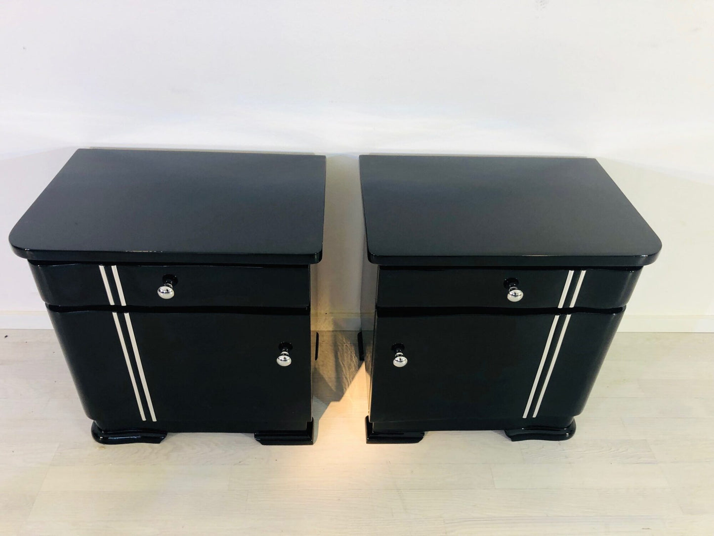 Schwarze Art Deco Nachtschränke