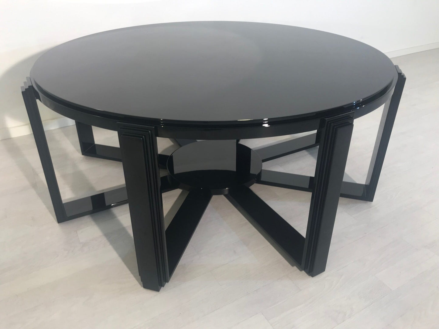 Art Deco inspirierter Couchtisch oder Beistelltisch in Hochglanz Schwarz