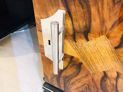 Schreibtisch im Art-Deco-Stil aus den 1920er Jahren, Front aus Walnussholz