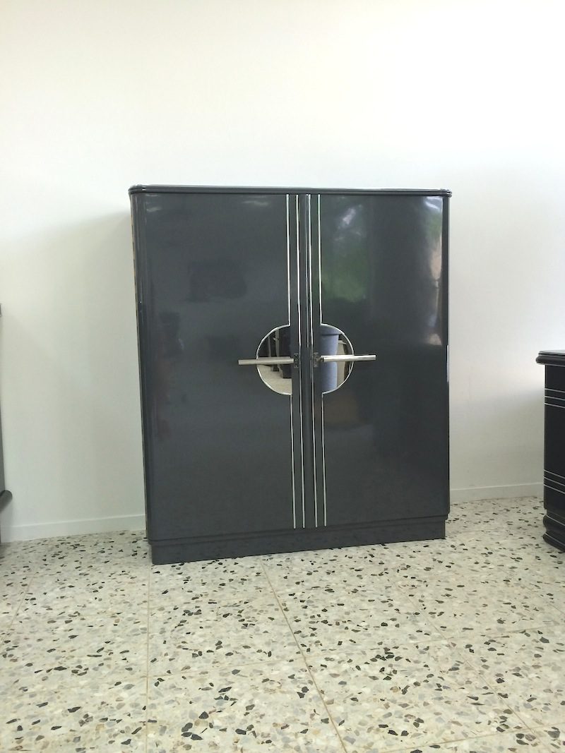 Art-Deco-Chromeliner-Schrank, Grau-Metallic