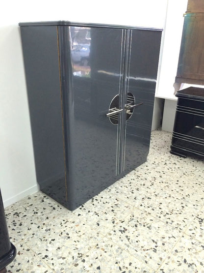 Art-Deco-Chromeliner-Schrank, Grau-Metallic