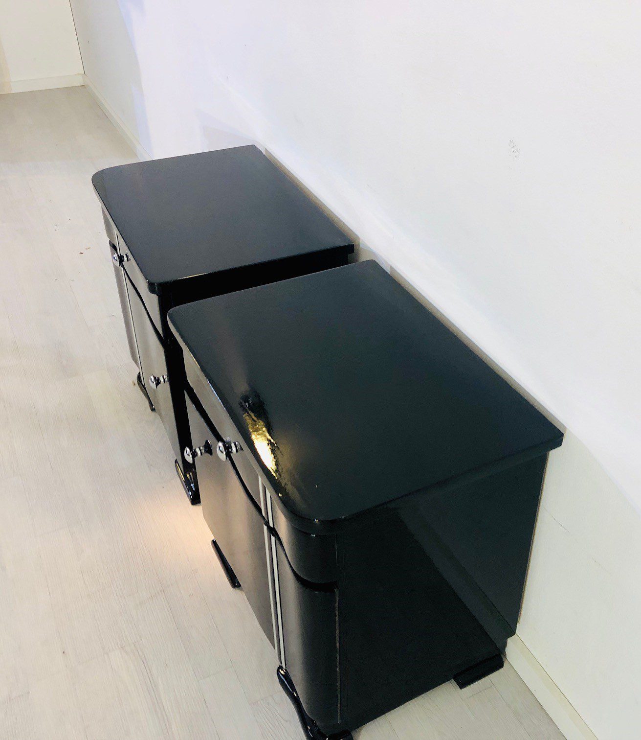Schwarze Art Deco Nachtschränke